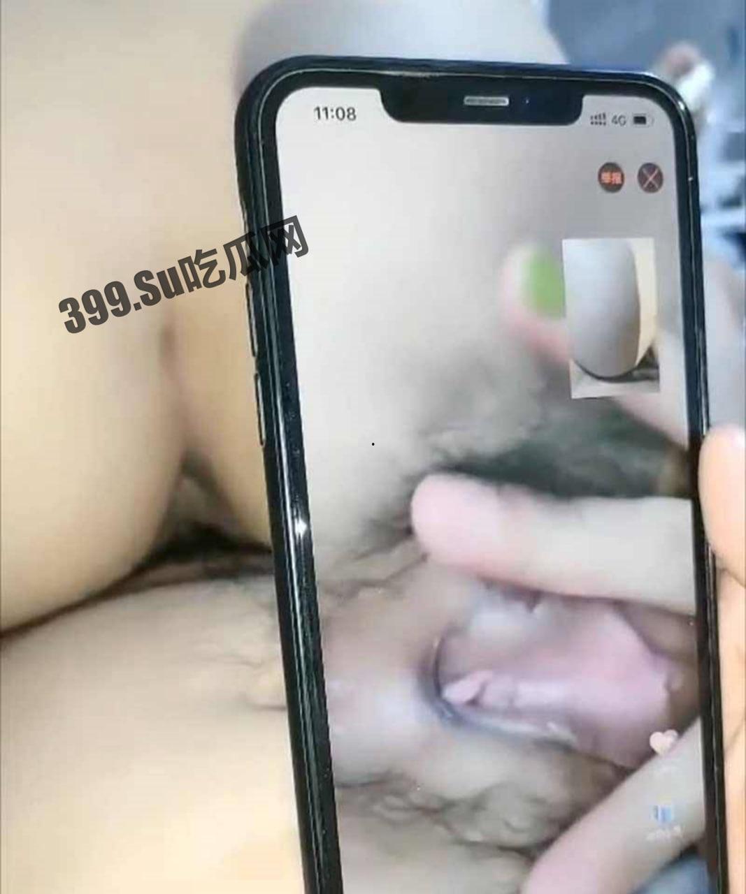 最近很火的自拍 男子一边和大奶妹子做爱 一边给饥渴骚女直播互动-7