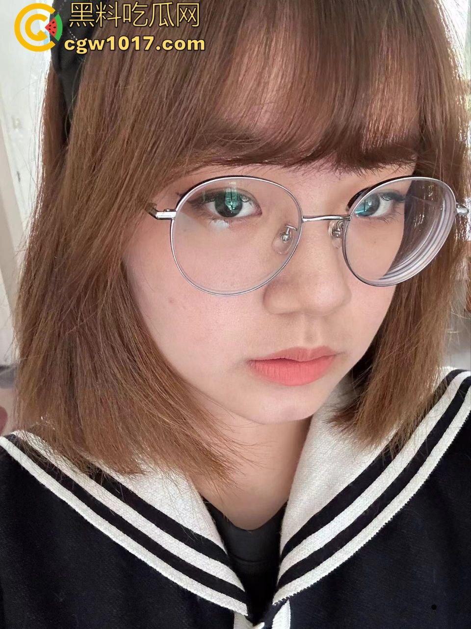 楼道无套爆操极品馒头逼表妹！母狗主动掰穴求内射，满穴的浓精顺着腿流一地-1