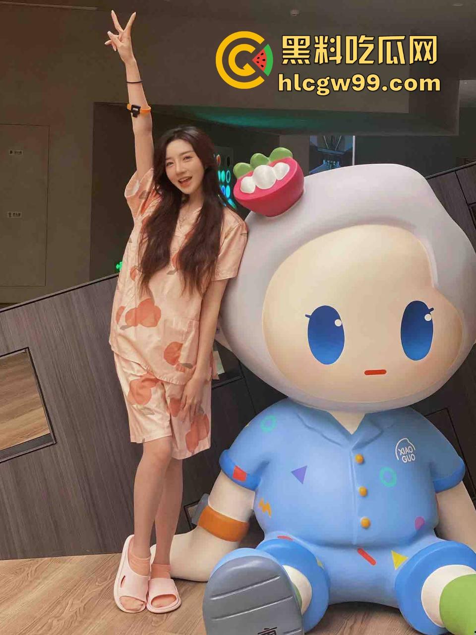 同学聚会为何成出轨场？十年前的班花饭局上撩到失控，荤段子挑动旧情，全场火花四溅！-4