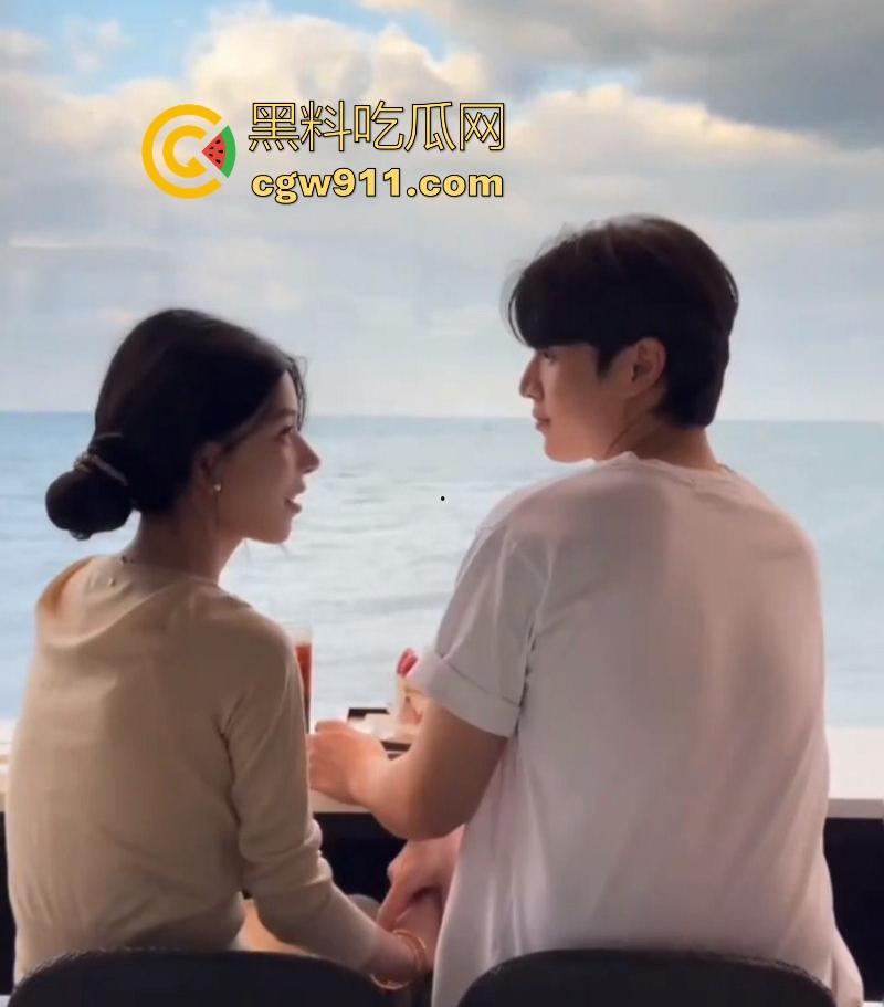 抖音御姐网红【ally】38岁饥渴少妇，收下爱豆韩奎真礼物，不惜为爱冲锋跨国送逼，真是爱情冲昏了头脑！-12