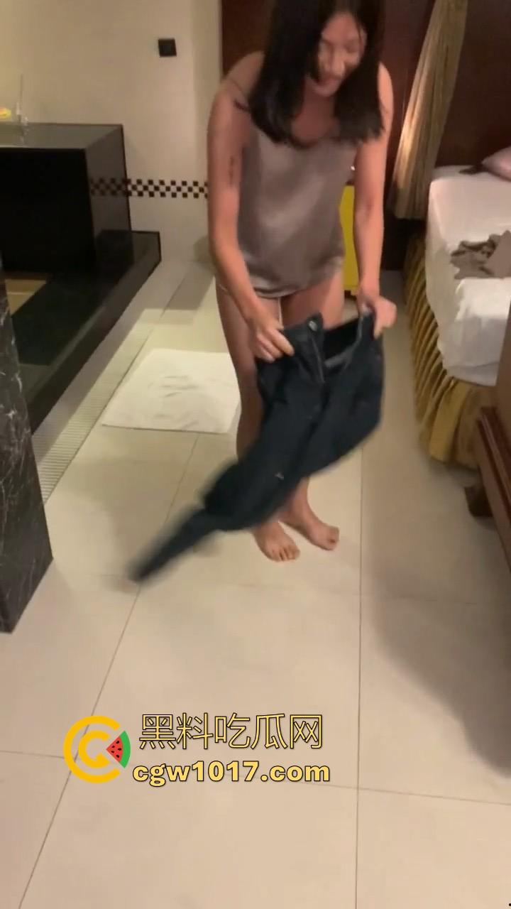 骚的不一定是小姐,还有可能是销售!半哄半骗灌醉到酒店,一晚上干了她无数次,原来这就是销冠!-3