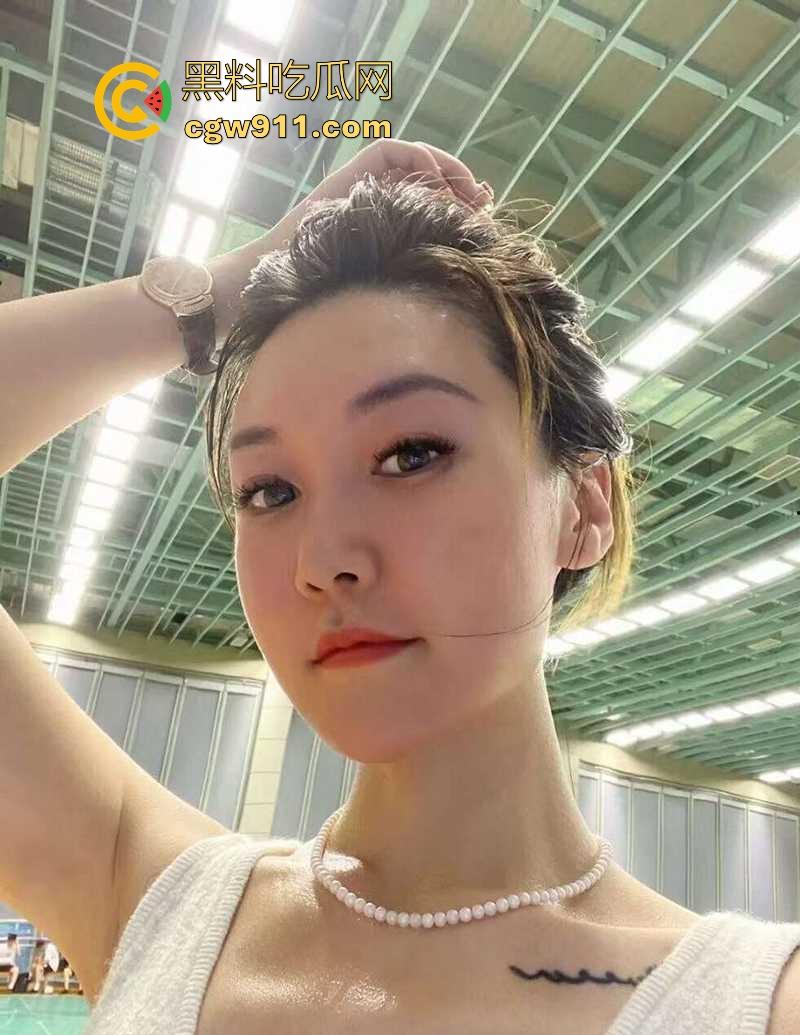 深圳化妆品老板娘【林晴甜】饥渴人妻包男小三释放欲望,脸穴同框淫骚自慰,这种年纪老虎都能榨干!-1