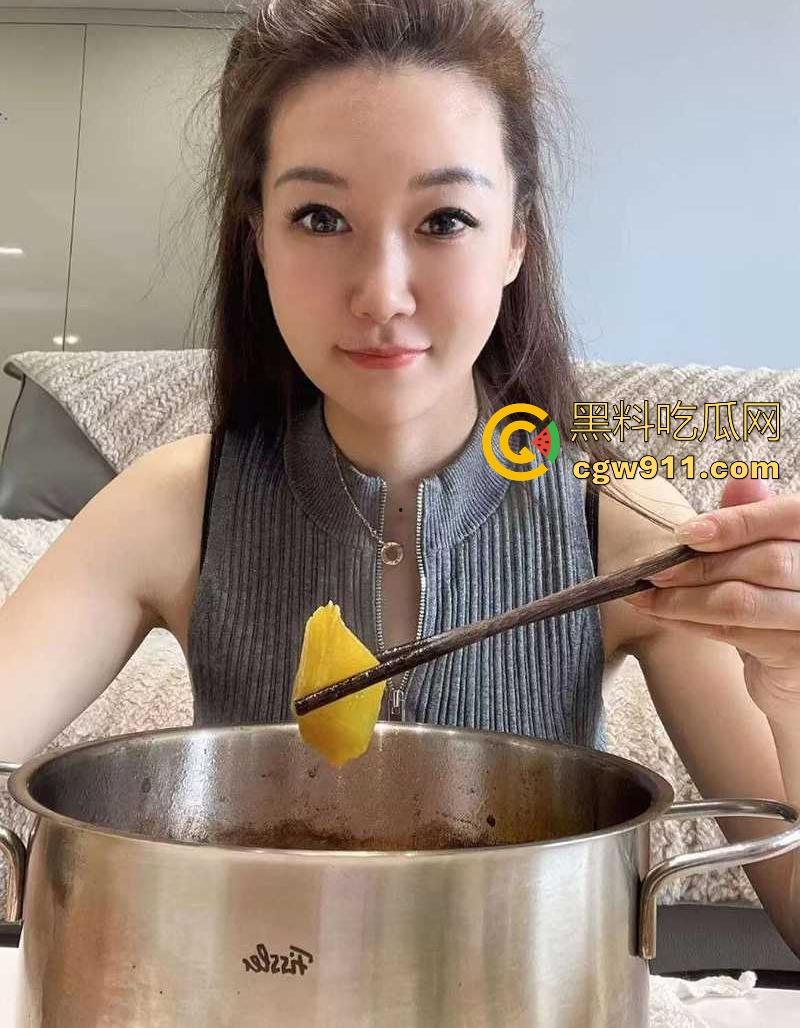 深圳化妆品老板娘【林晴甜】饥渴人妻包男小三释放欲望,脸穴同框淫骚自慰,这种年纪老虎都能榨干!-2