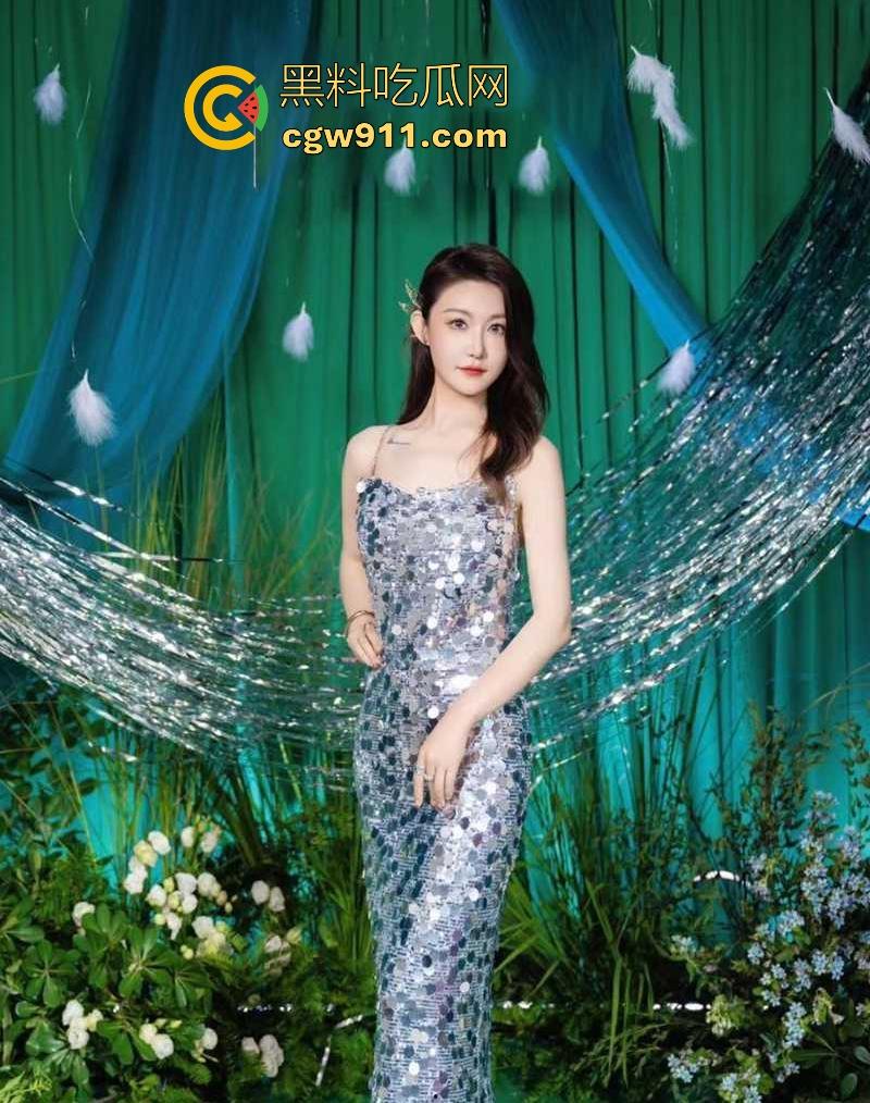 深圳化妆品老板娘【林晴甜】饥渴人妻包男小三释放欲望,脸穴同框淫骚自慰,这种年纪老虎都能榨干!-3