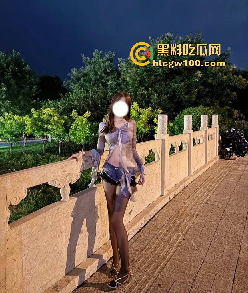 成都美院长腿御姐校花『史小鹿』变富哥肉便器 深夜户外当狗露逼 开着奥迪玩车震一切交给quattro！-8