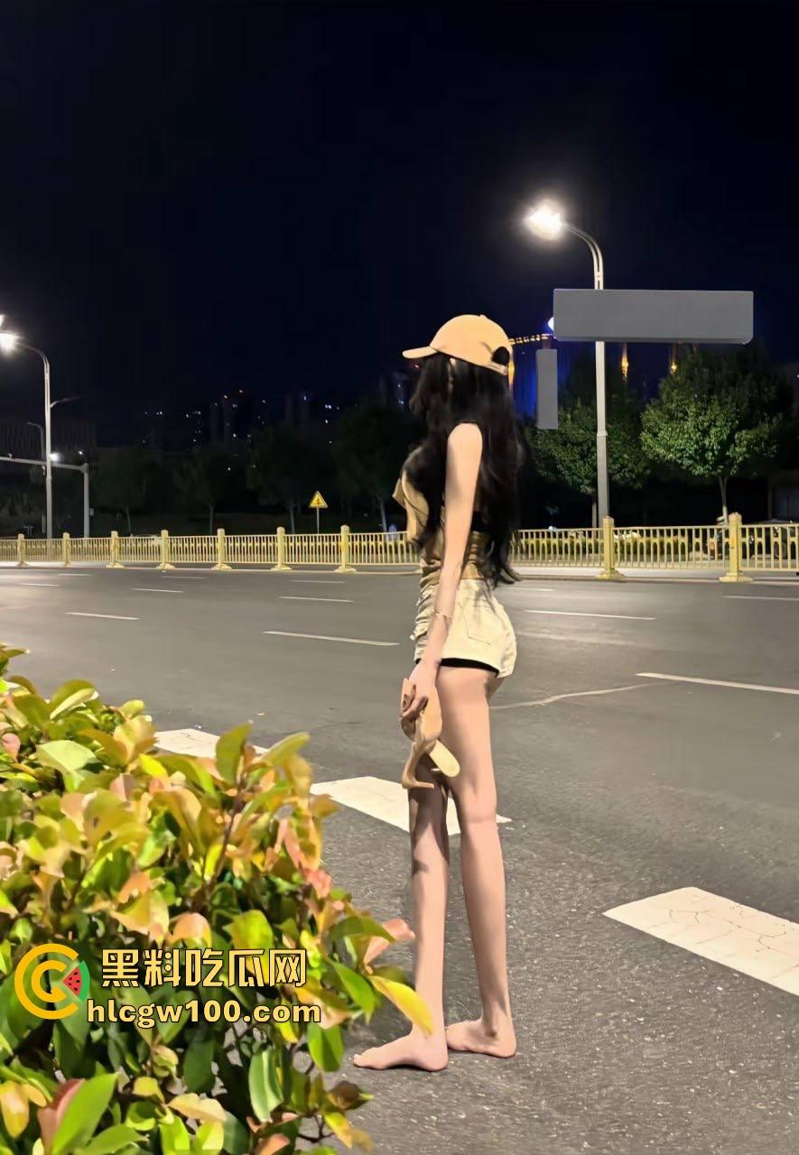 成都美院长腿御姐校花『史小鹿』变富哥肉便器 深夜户外当狗露逼 开着奥迪玩车震一切交给quattro！-26