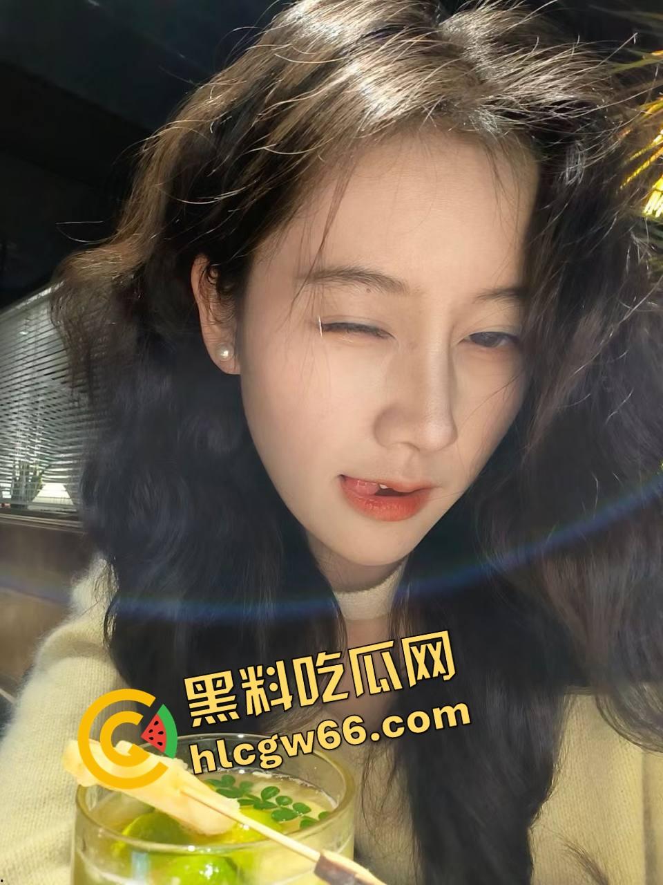 00后女大学生真就不想上班了，集体冲进抖音求包养，每日更新身高体重照片，不投简历只投金主！-13