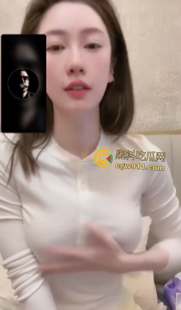 网红【大熊硬糖】经常在家自摸骚逼，超人技能模拟口爆，真空凸点揉奶隔空榨精，金主把持不住隔空射！-8