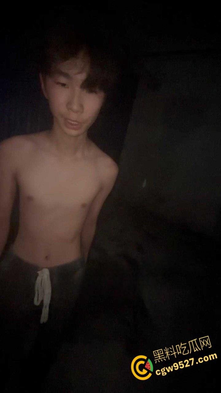 浙江台州椒江渣男【任家轩】，骗财骗色出轨，这女友也是娇小诱人，这不好好珍惜，还暴打女友！-7