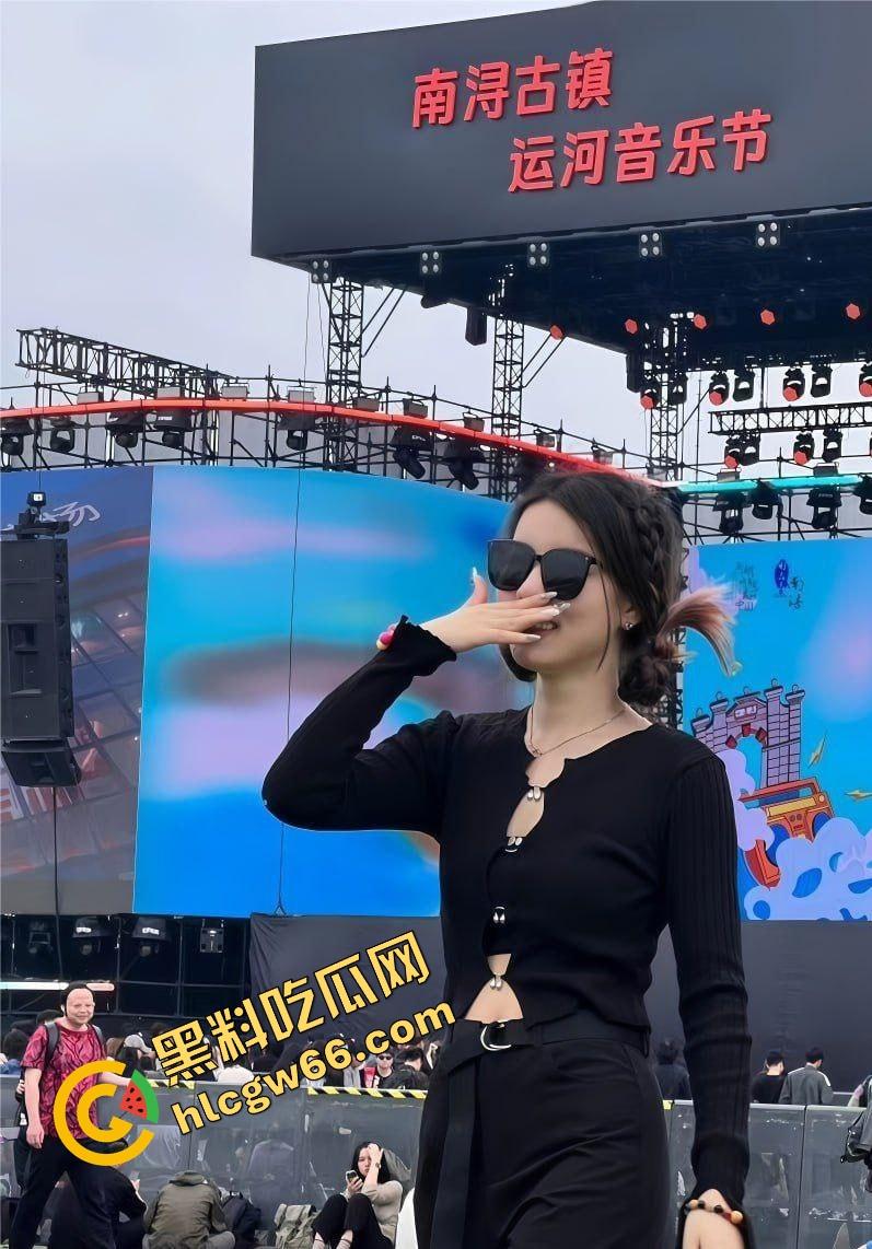 青岛霸王茶姬店员【敏敏】性爱自拍泄露！出租屋被操到浪叫喷水，小穴张开自拍全程曝光，真是敢玩的小母狗！-3