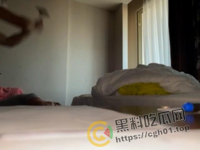 俄罗斯猛男土耳其酒店内用锤子殴打父母致死 狠人实锤 现场视频完整版流出-1