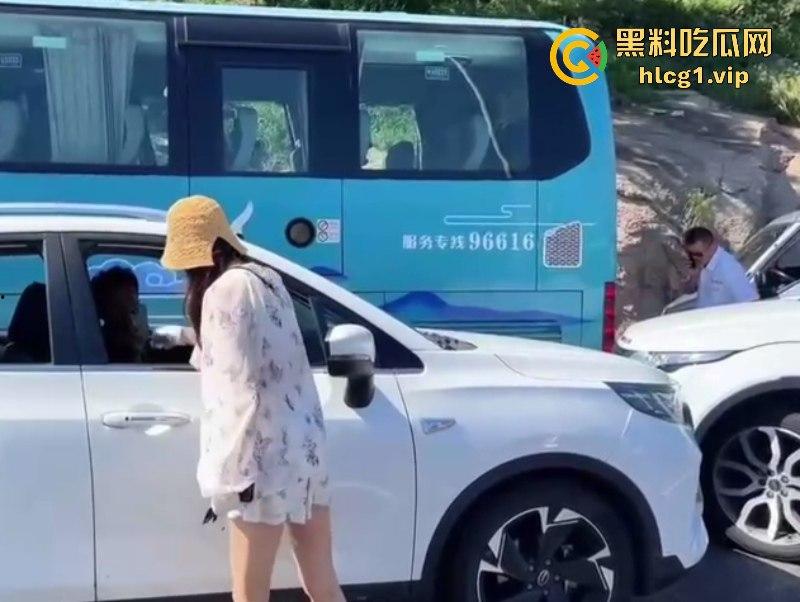 “逆行怎么了？打你怎么了？”小仙女逆行插队还打人！-6