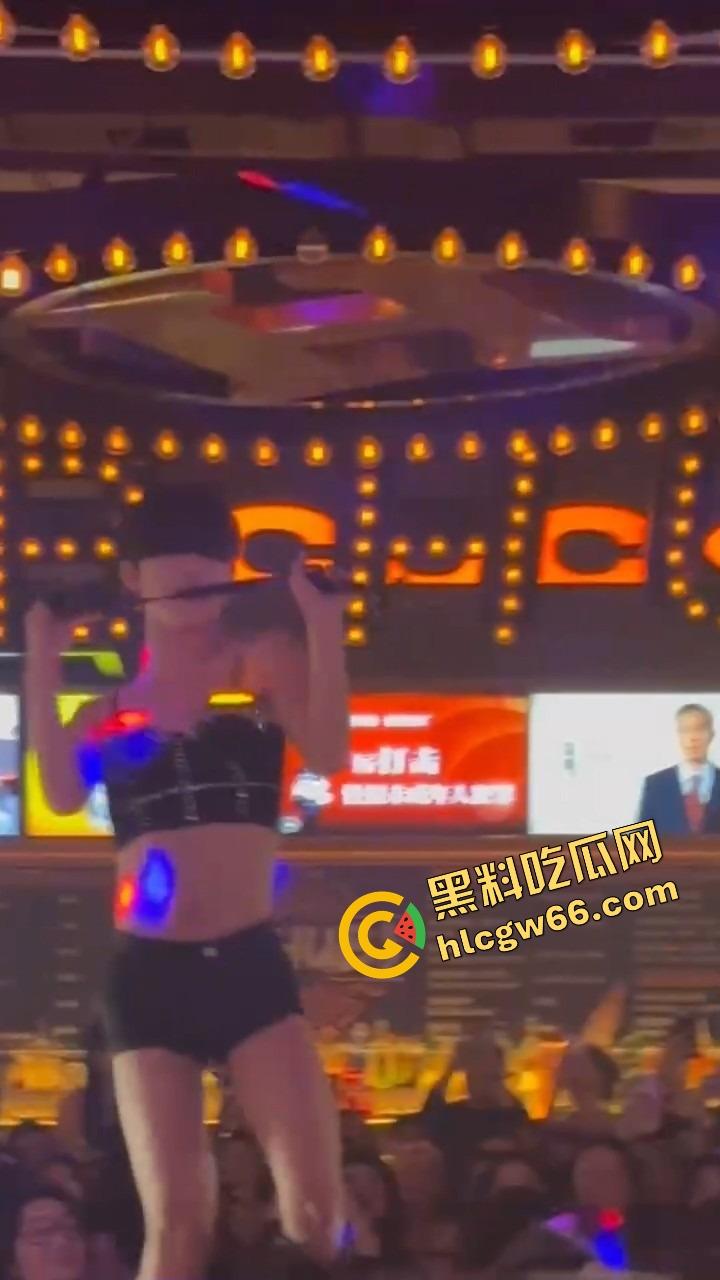 长沙春天夜店姐姐们爆玩男模，腹肌热舞搔到湿，小仙女们轮流上手，今晚不射都难！-14