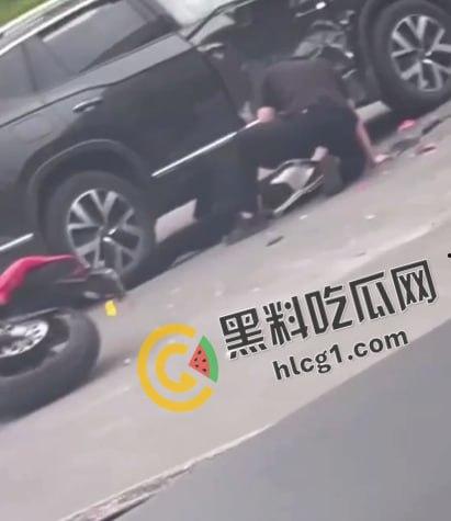 又抬走一位 女骑士摩托车祸！骑摩托车不仅让你拥有S型身材 还能拥有一对完美的假肢！-5