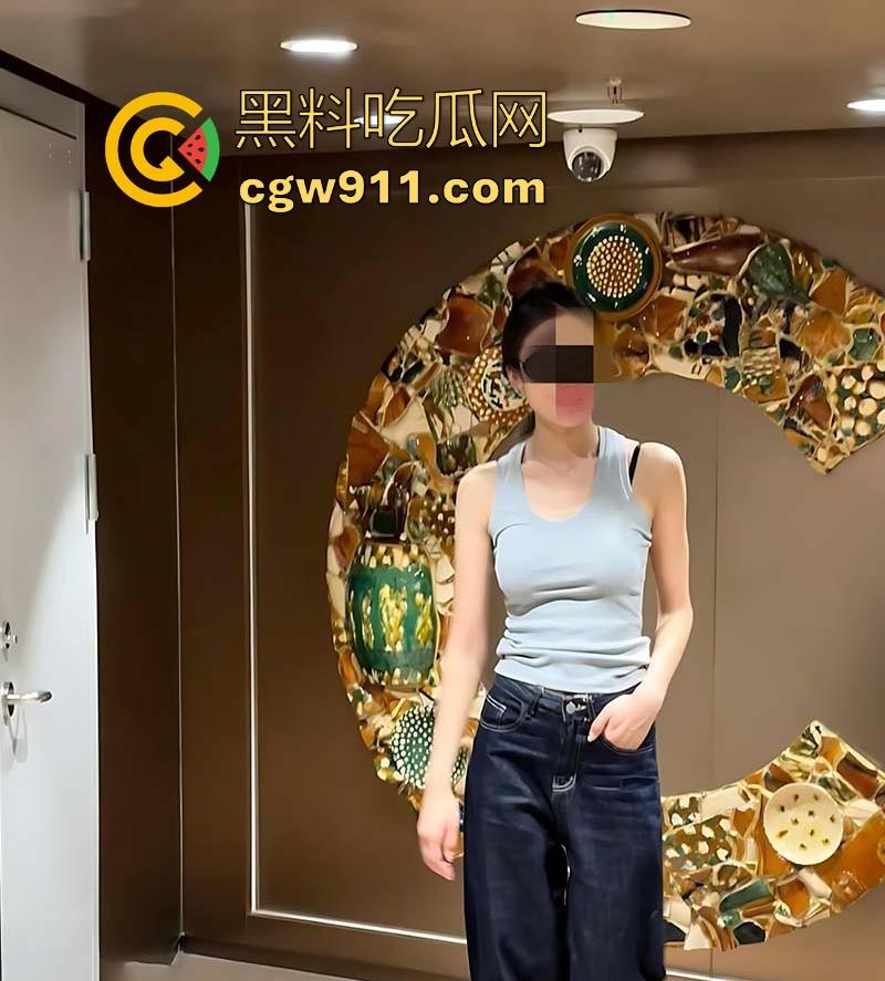 撕烂姐姐的丝袜猛吸她的嫩穴，把鸡扒强行塞入她的嘴，这小母狗简直是天生尤物炮架子！-4