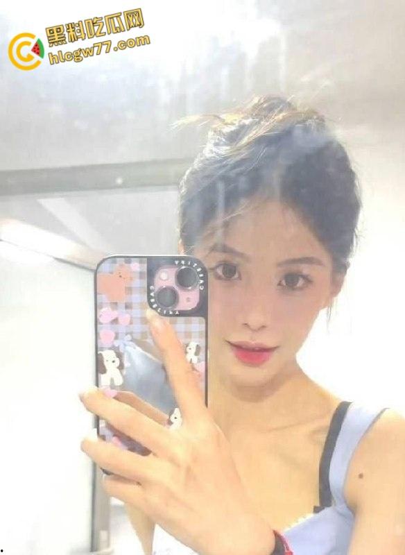 真实情侣酒店偷拍，要求女友穿上黑白双袜情趣短裙才操逼，花样挺多呀-2