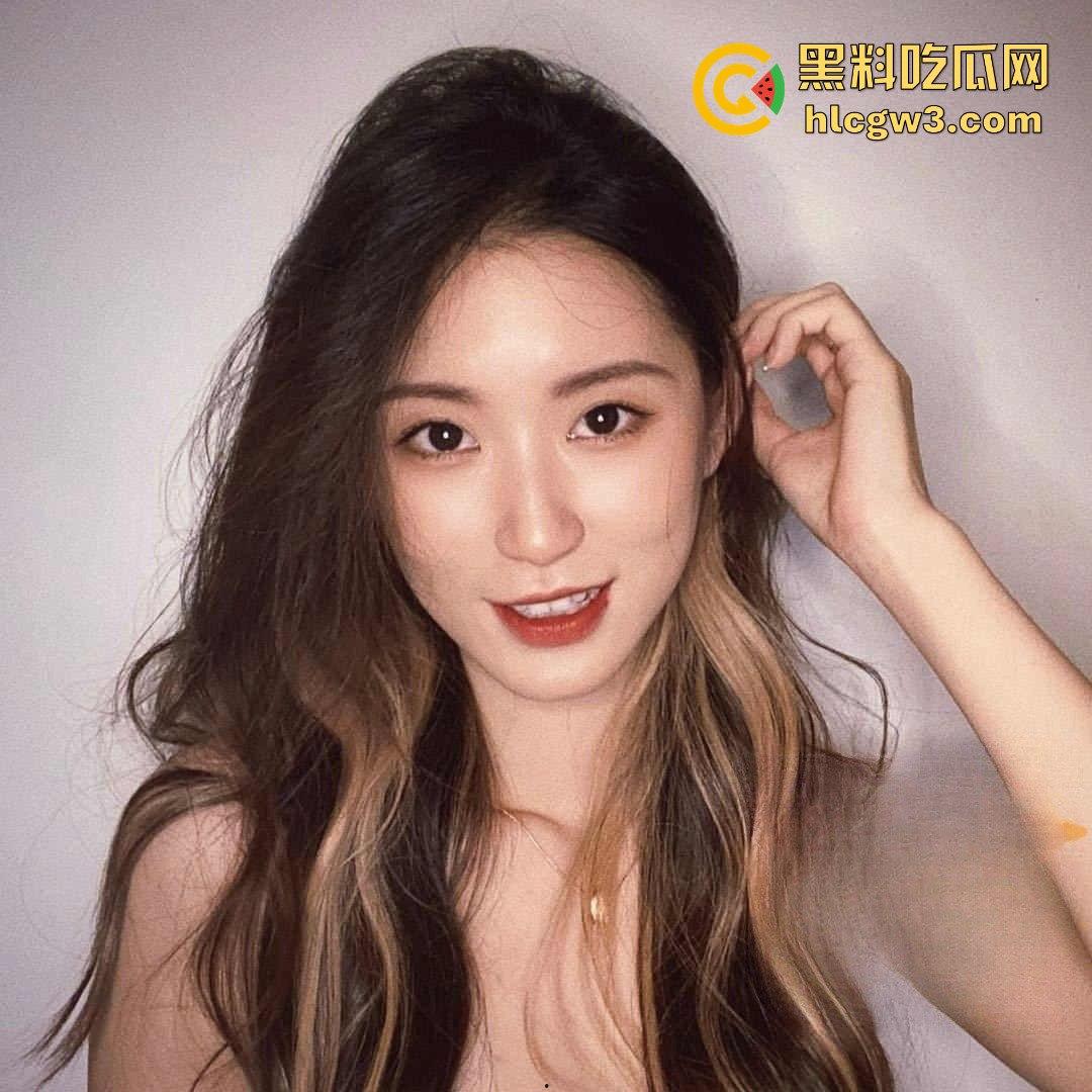 摩托圈【穗晴】这骚货彻底不要脸了！援交翻车被粉丝认出非但不跑，还主动撅起屁股让拍，这骚逼真会玩！-5