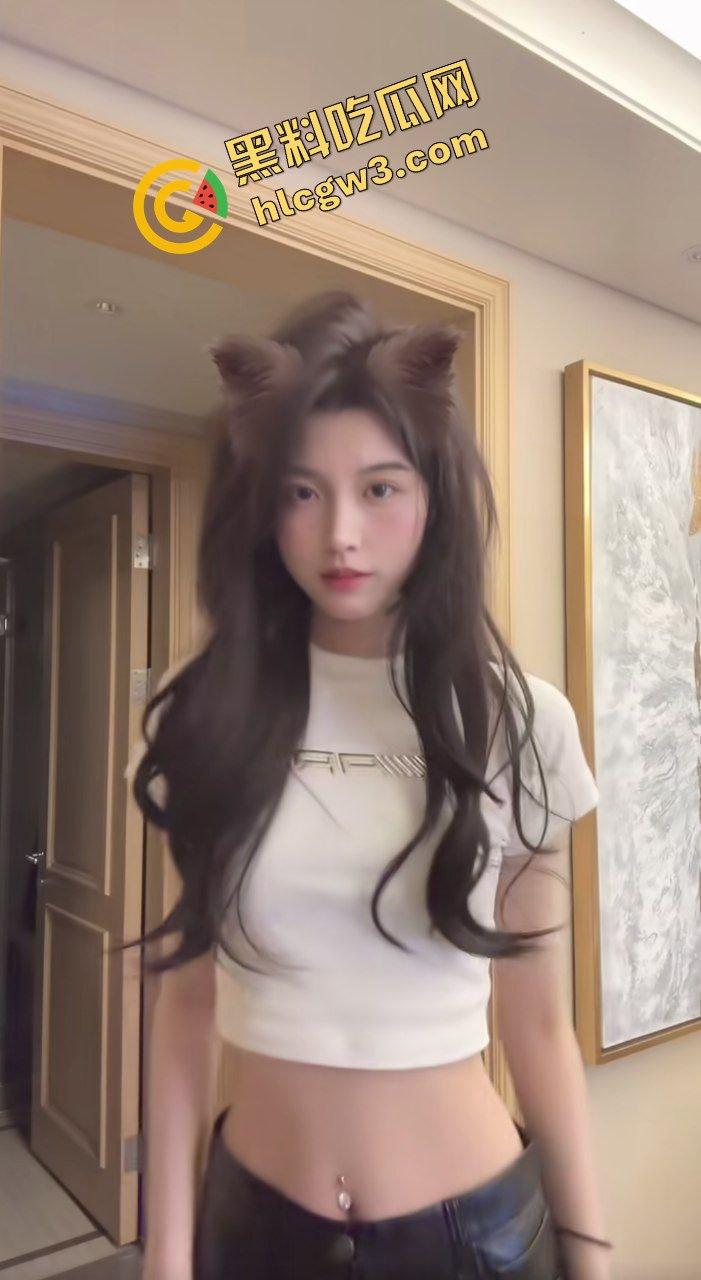 抖音气质反差骚鸡英国留学生【kel】镜前露奶展示玉体 酒店趴床暴力后入！独家曝光！-6