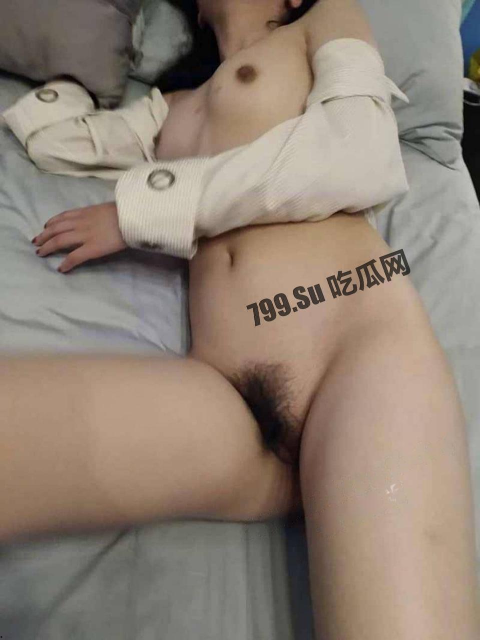 前女友系列！青岛大学大二女生 何欣 和男友私房照分手后遭流出-4