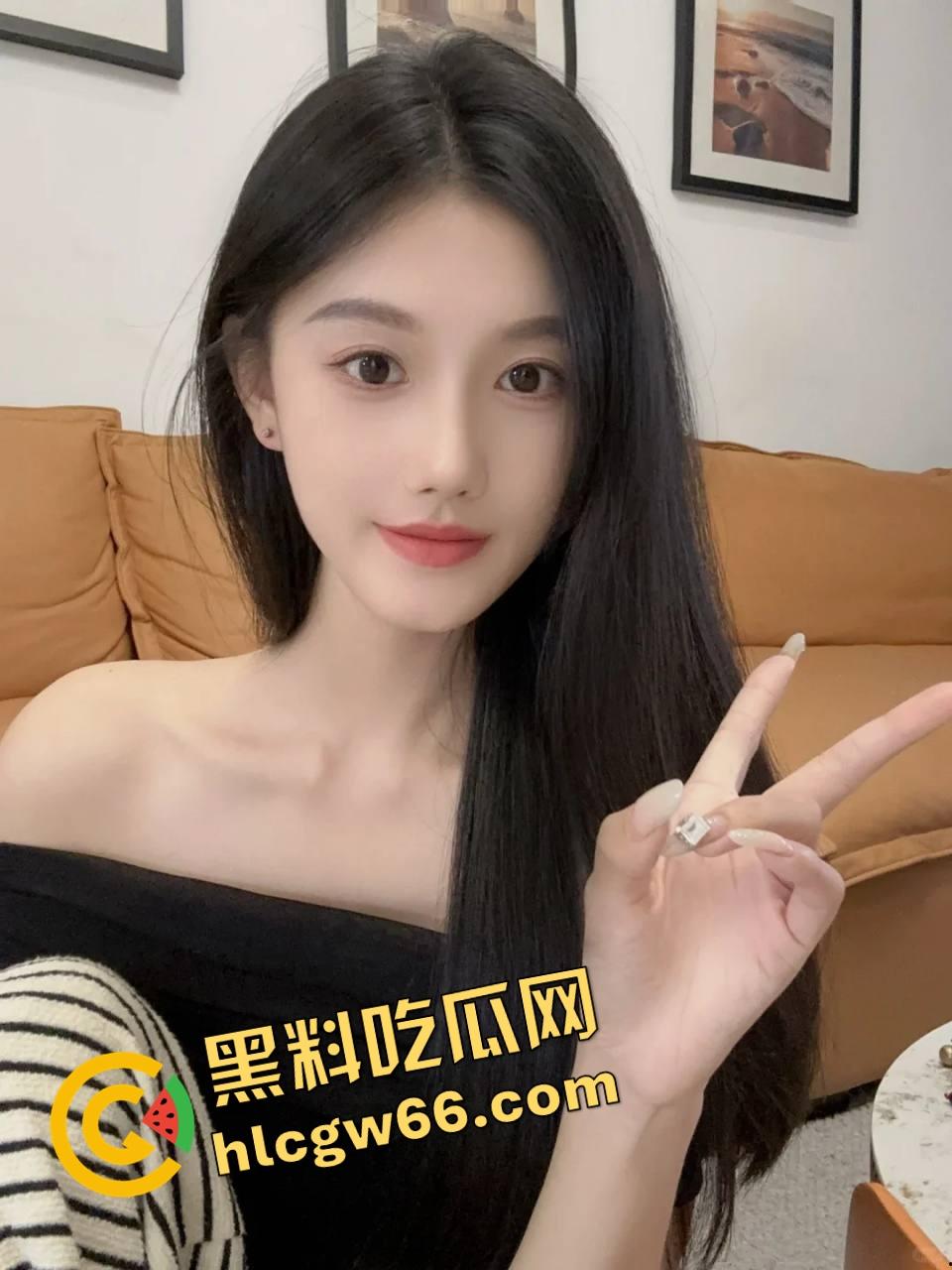 上海酒吧舔狗原形毕露，喝着喝着就脱女神鞋开始狂舔，舔得跟吃人参果一样，这舔法找条狗都得敬礼！-7