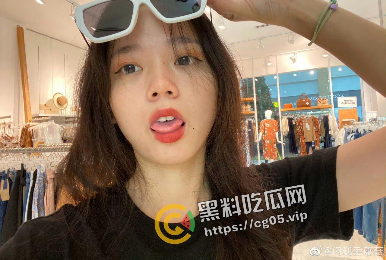 四川母狗【王灿】哥伦比亚留学期间背着男友跟白人乱搞 多次偷情 被曝光做爱视频以及下跪认错视频-3