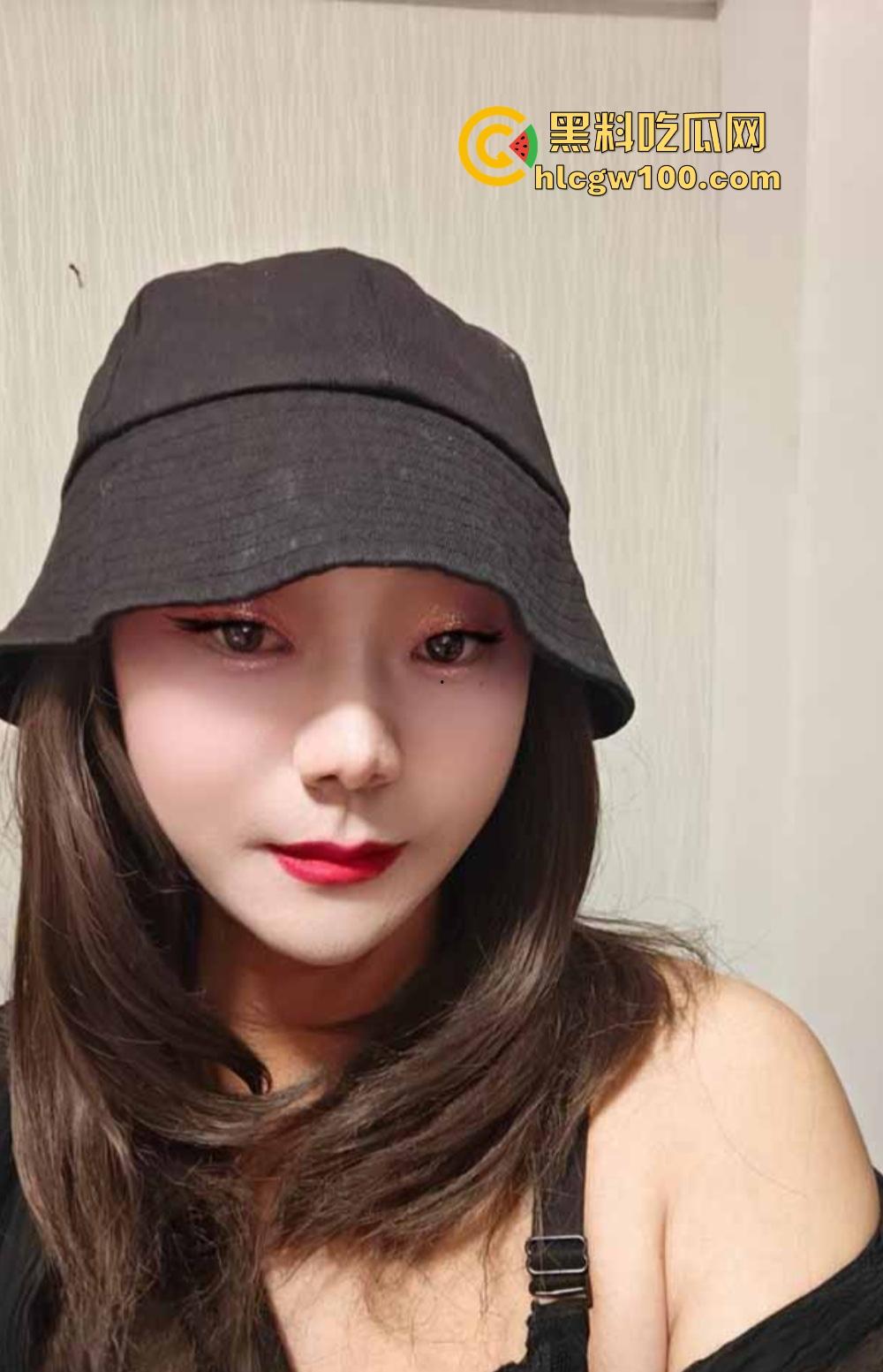 快手潍坊骚少妇『郑丹丹的丹』主动勾引体育生，骑乘位奶子乱晃，射脸吃精直接上瘾，男人看了不想射都难！-7