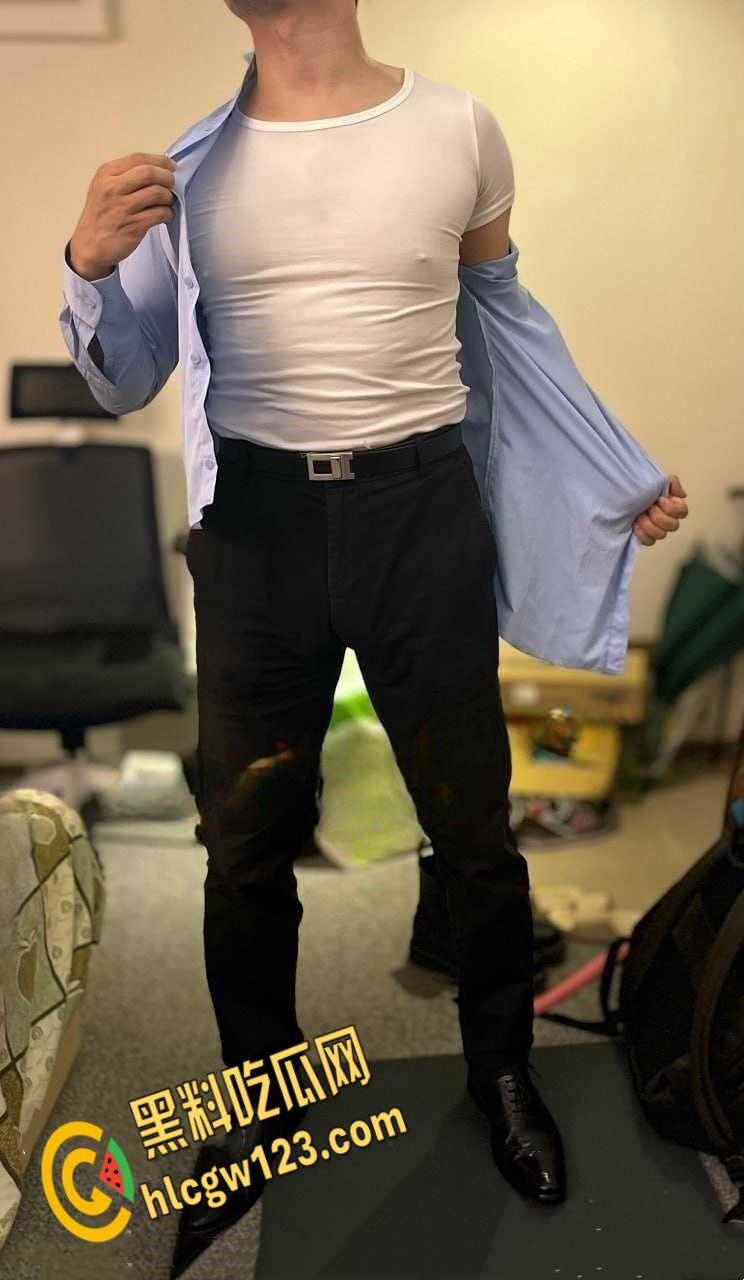 onlyfans台湾炮王男博主，约操纹身D骚货，肥臀御姐OL母狗，风情大奶少妇！-1