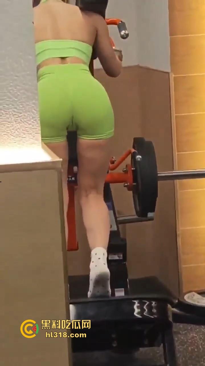 到底是谁在偷偷操这些极品健身女啊！圆挺巨乳性感肥臀，魔鬼身躯诱惑十足，简直是引入犯罪！-1