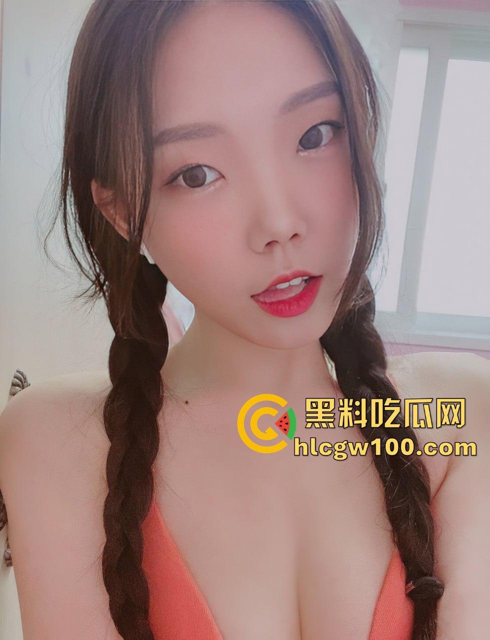 中韩混血模特【kikon】金主性爱视频曝光，主动下跪深喉口交，嘴巴就是主人的肉便器。-1