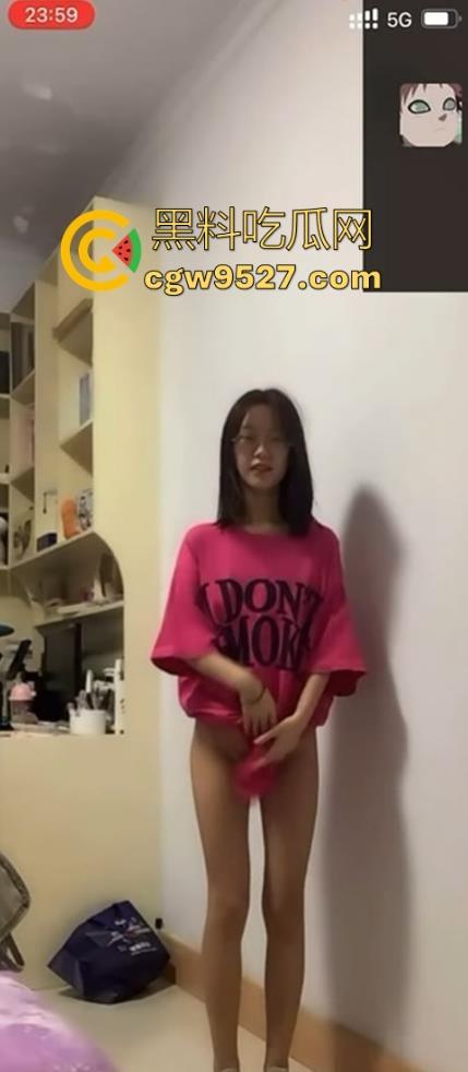 山东省蓬莱第二中学，40岁男老师和学生搞在一起，自拍性爱视频泄露曝光，你情我愿奈何不了，这草吃的真嫩啊！-4