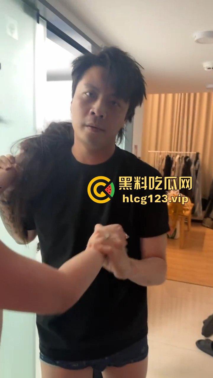 汕头知名男歌手【七万】出轨实锤！原配抓小三怒薅头发，七万护小三被骂软饭男！-10