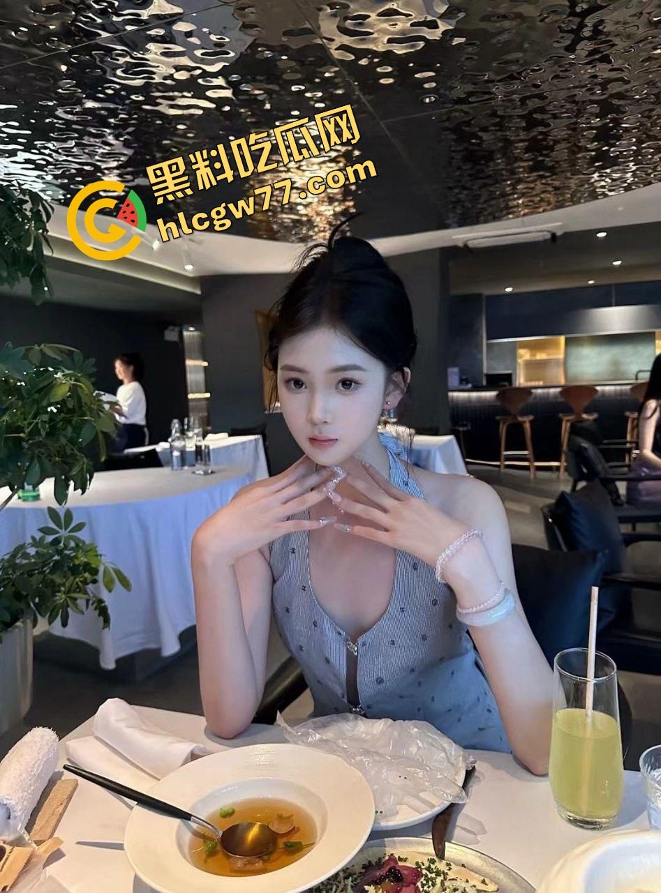 山东青岛大学生【李凤】单亲家庭，缺父爱，见哥哥就跪，学校里嫩男根本喂不饱她！-5