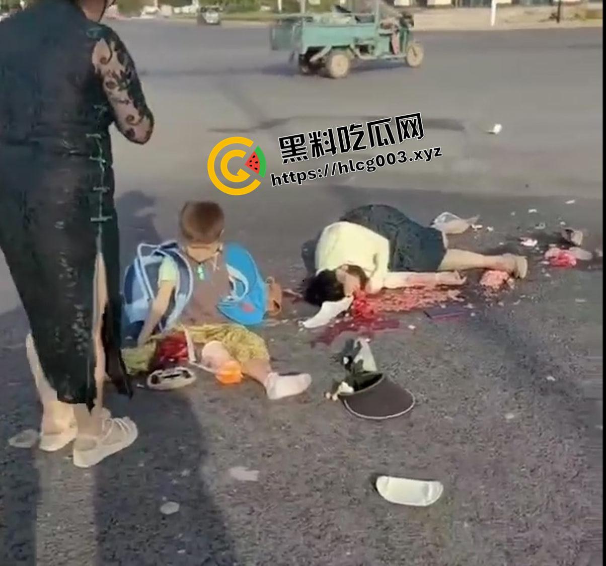 血腥慎入！济南商河车祸现场 脑袋被压爆 脑浆和内脏散落一地 现场视频流出-2