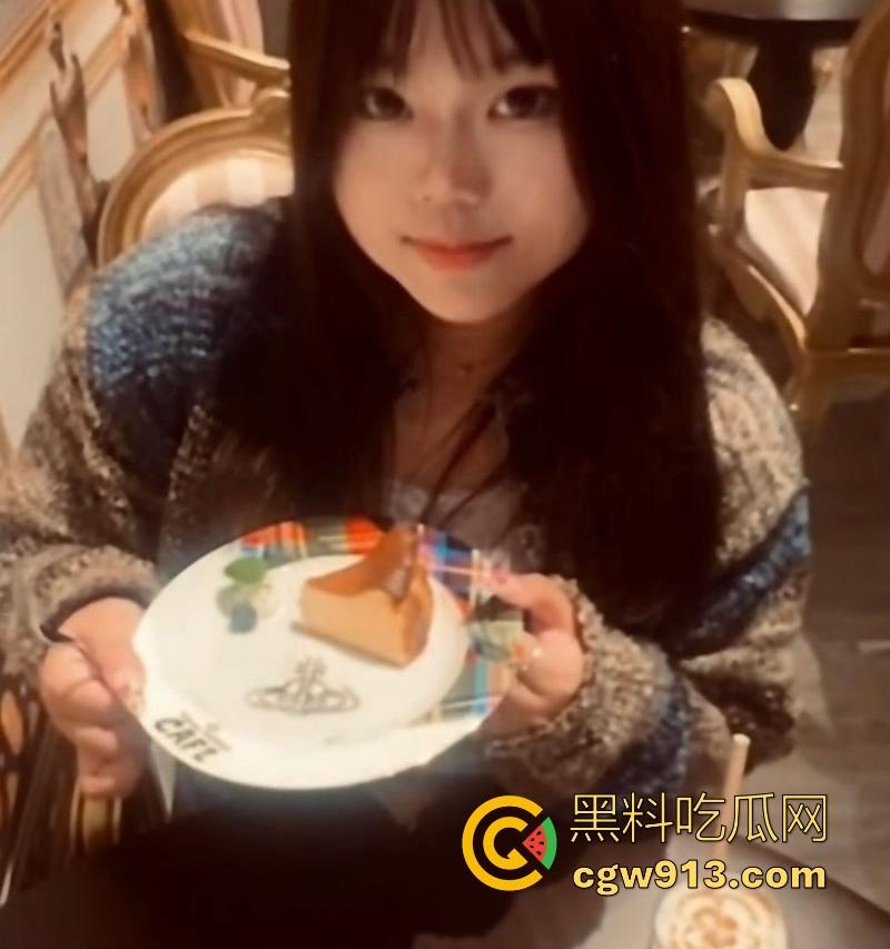 川渝18岁巨乳高中生【林瑜】36E傲乳露脸揉奶自慰，骚穴母狗致命诱惑，真正的童颜巨乳！-4