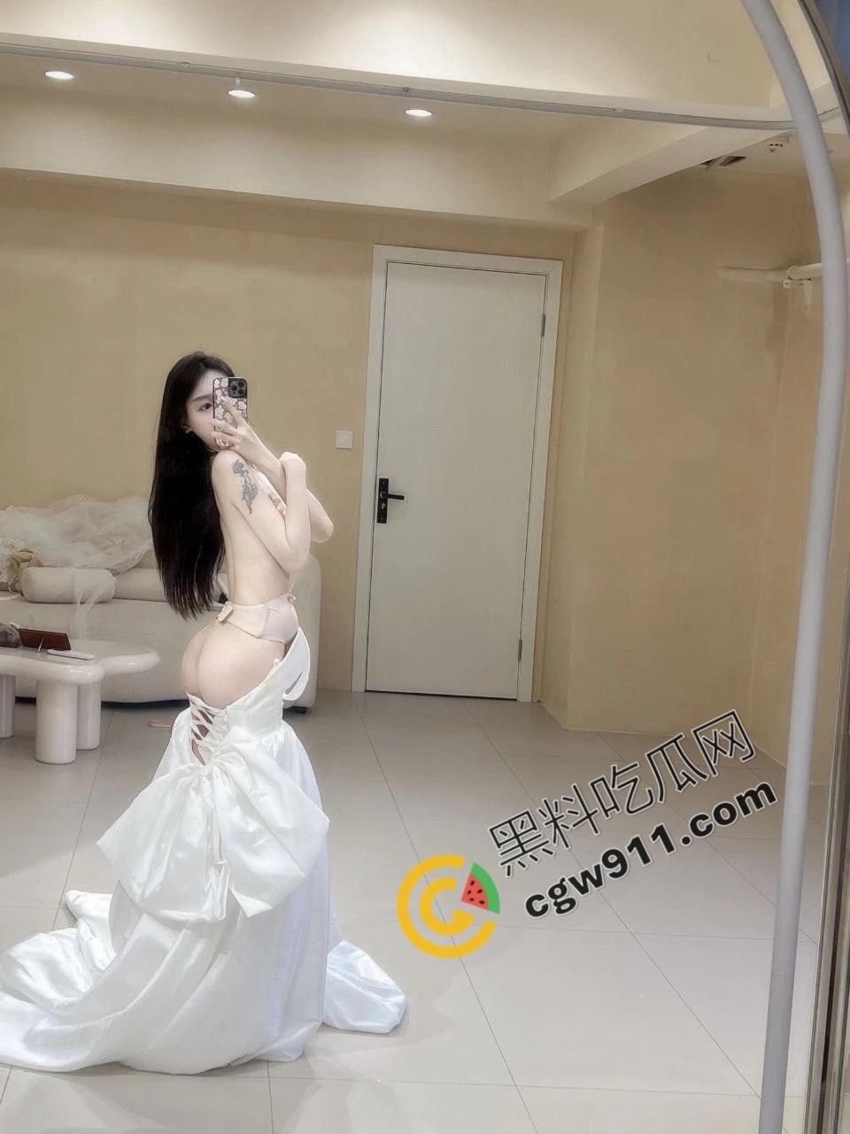 江苏盐城女神级准新娘【金茜媛】新婚前夕跟摄影师3P！皮肤雪白，粉嫩一线天骚穴，疯狂淫乱派火爆全网-6