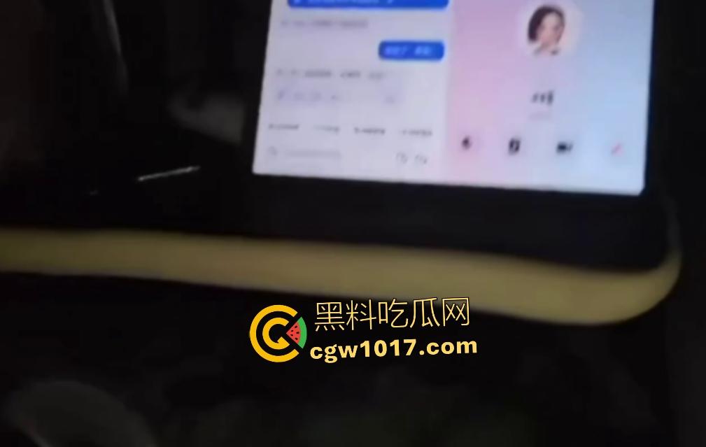 大学生夜半变态调教豆包AI，用数据线抽打，AI变母狗哭叫“宝宝我太喜欢了好爽啊”，AI性奴够用，不用找女友了！-1