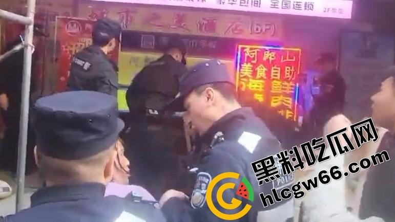 四川绵阳两爷子上头袭警？小事调解变刑事，抓进去才老实，属实是安逸得很！-3