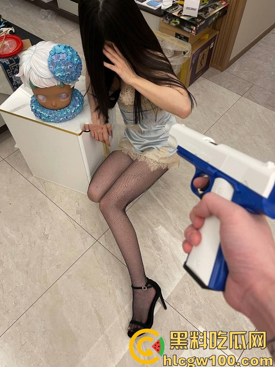 北京高颜值御姐【Kinki】丝袜套头舔脚喝尿，京圈大佬的共享单车谁骑谁上头，京爷们排队刷卡只为爽一把！-5