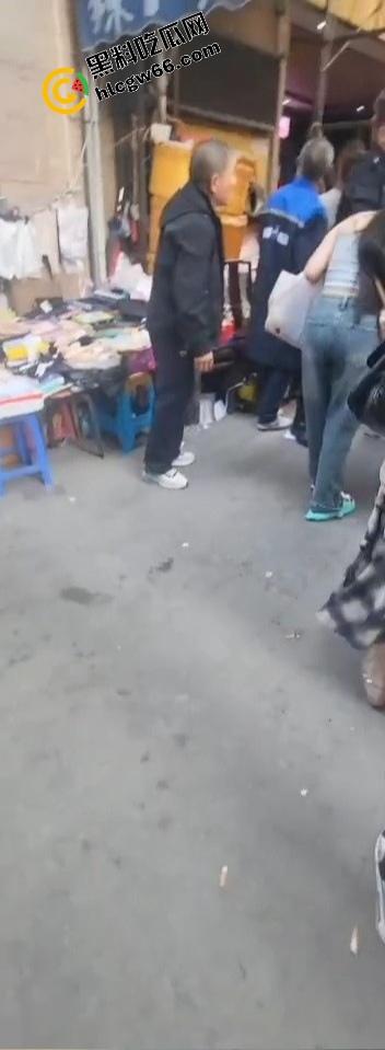 四川绵阳两爷子上头袭警？小事调解变刑事，抓进去才老实，属实是安逸得很！-8