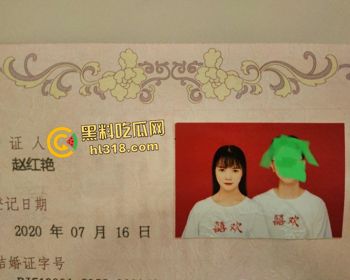 四川大学硕士【赵红艳】高材生反差婊被绿帽癖老公狂拍后入骑乘，希望有金主来帮他解决“困难”！-1