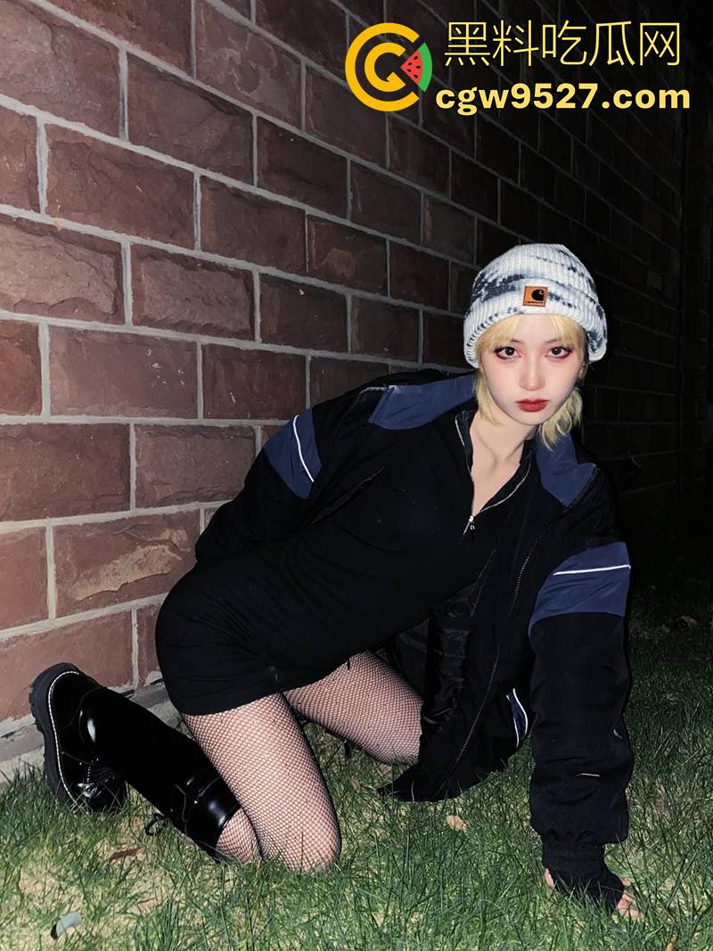 抖音同城约炮coser，御姐颜值长腿肥臀，身材性感极致诱人，穿性感黑丝勾引网友，自拍视频流出！-4