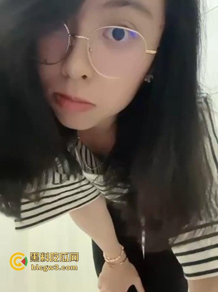 南京信息工程大学毕业妹子『江雅茹』 爱给男友发自拍抠逼视频，结果不小心流出骚话满屏直击灵魂！-2