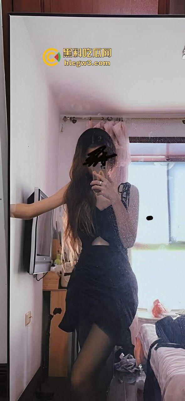 河南新乡师范学校『李梦瑶』极品身材美少女被渣男拍成母狗，啪啪视频流出，骚味隔屏炸裂！-14