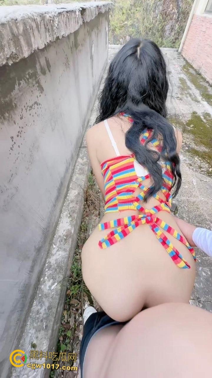 和多巴胺女儿乱逛，看着性感的女儿精虫上脑，带到废旧烂尾楼露出口交，抬起美腿后入猛猛抽插 ！-8