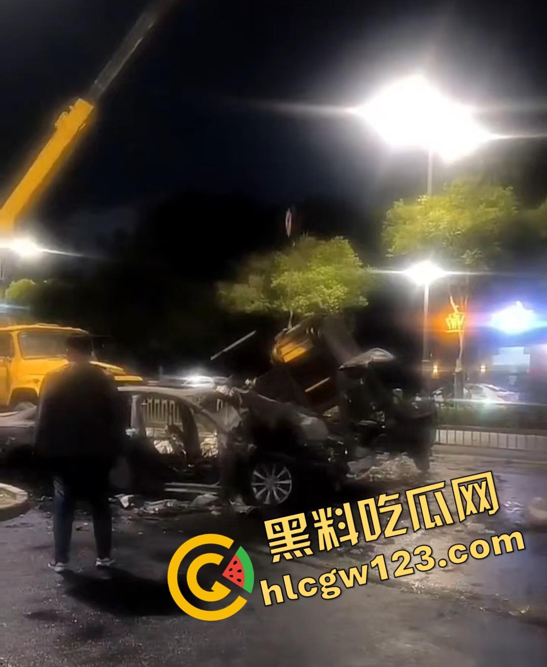 山西运城大哥刚嫖完娼就车祸？大哥刚灌完洗浴妹子出门，立马醉驾奥迪A6猛撞垃圾车！-5