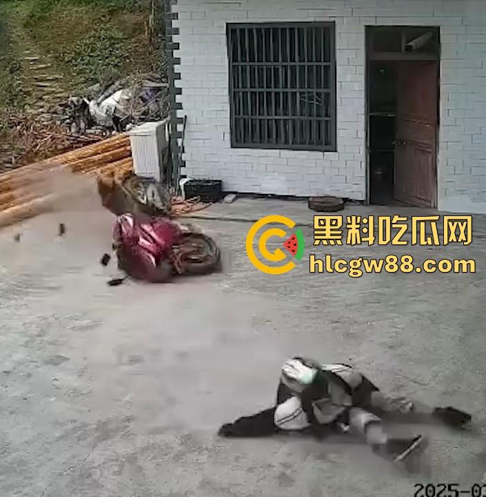 没煮你饭啊！你怎么就怎么就这么自来熟呀？飞车党直飞大爷家 坐等开饭 只见其车不见其人。-8