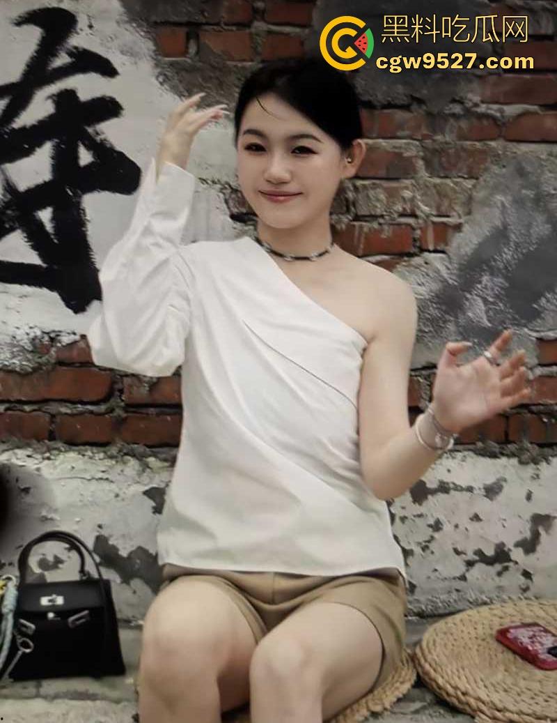 北京邮电大学气质学姐【林雯莹】不雅视频被男友卖出，全程露脸口交爆操，舔屌吸肛反差无比！-1