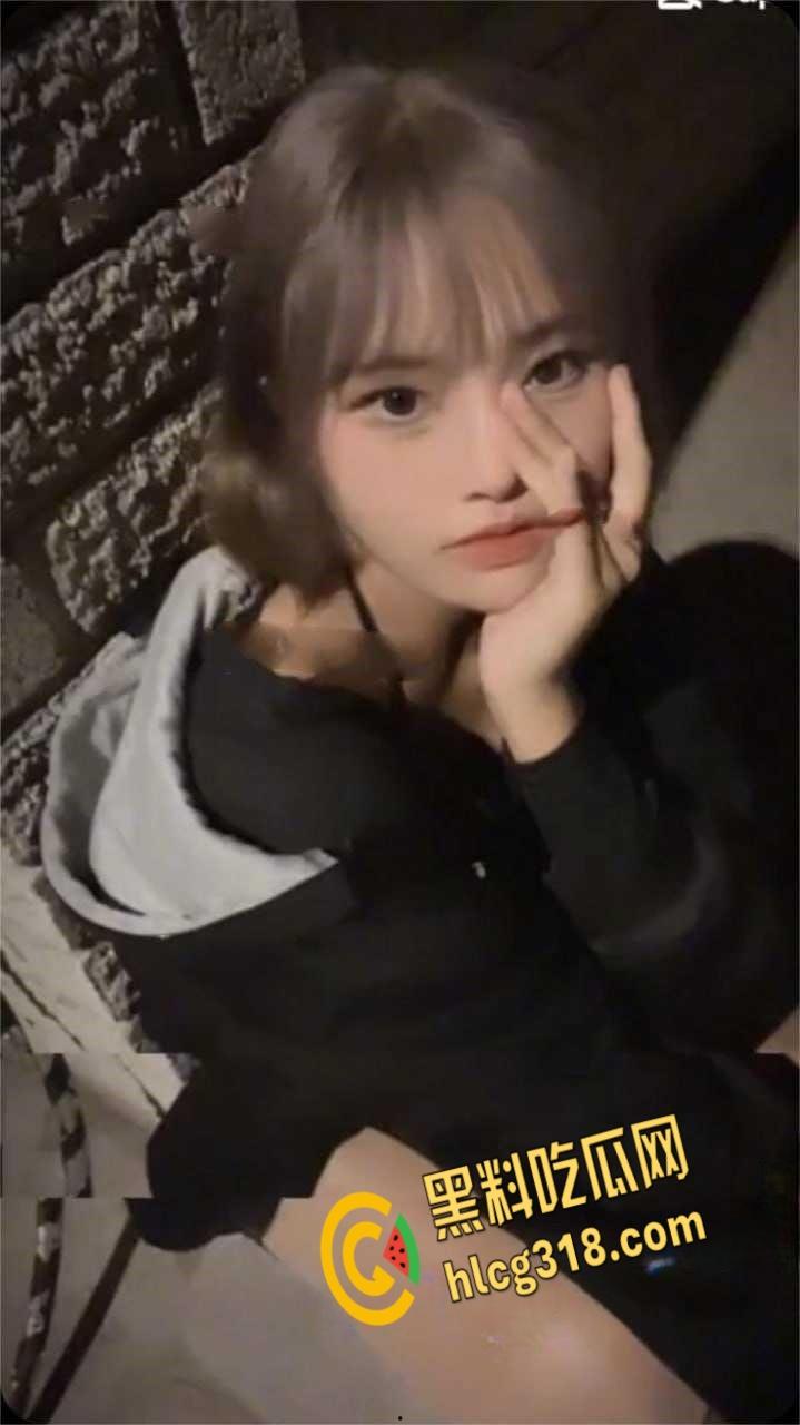 火辣短发台妹反差婊！露脸自慰私拍，嫩乳粉穴一线天撩爆全网！-1