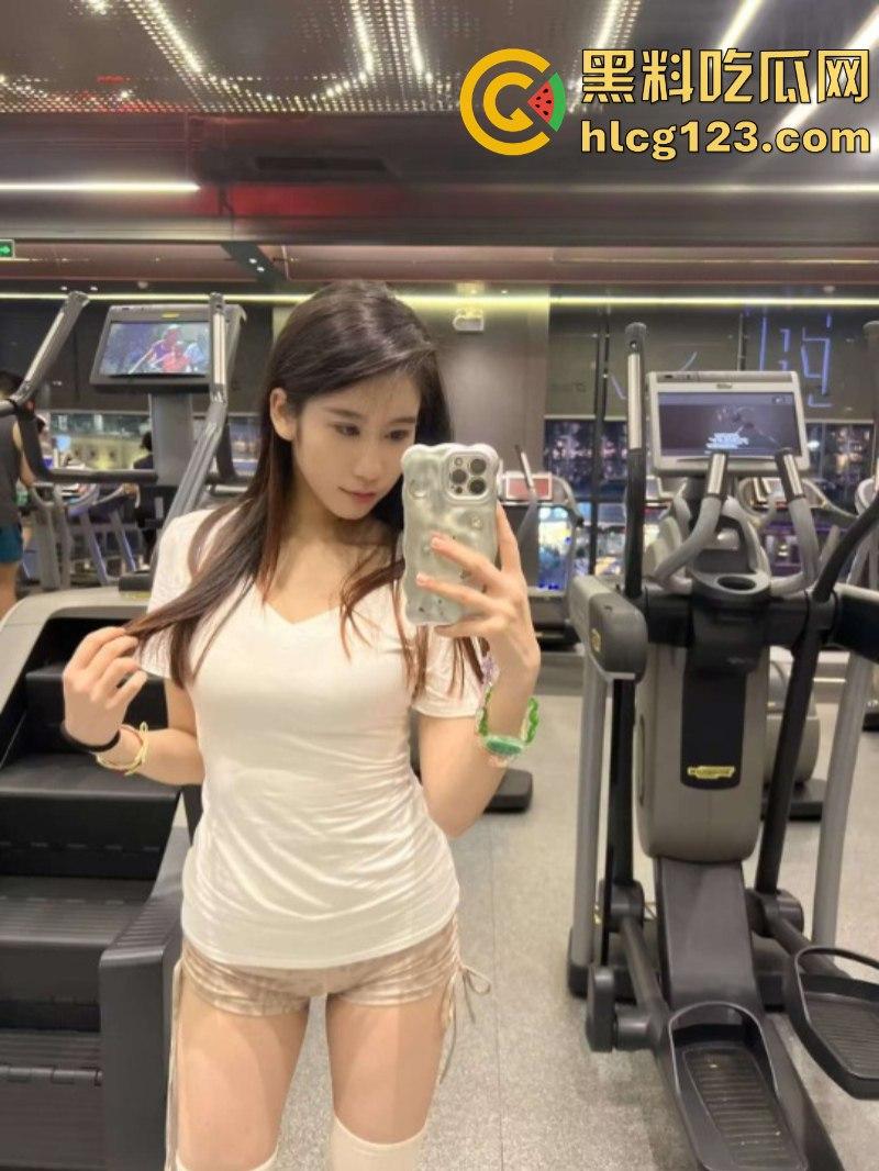 反差健身网红与男友分手后性爱视频遭泄 S身材骚浪母狗 各种工具玩弄 轻微受虐癖-3