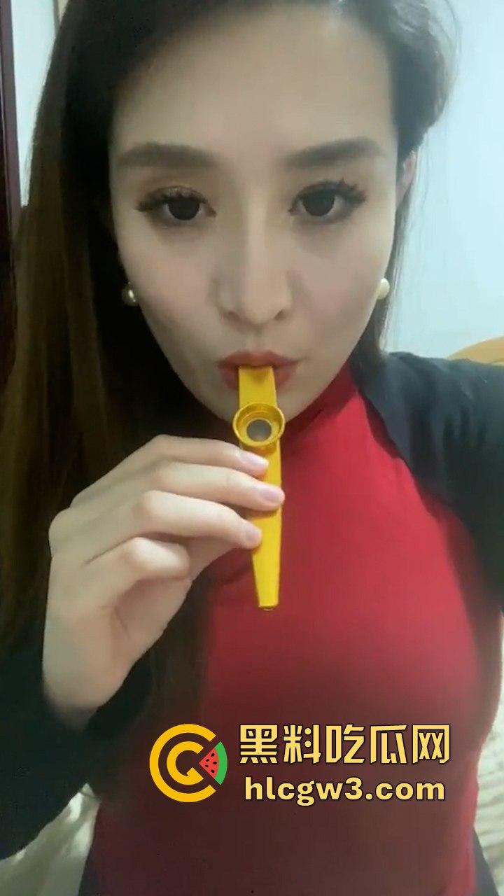 抖音巨乳网红 牛奶秋刀姨 最新微密圈 作品合集 高铁上的黑丝爆乳秋刀姨-4